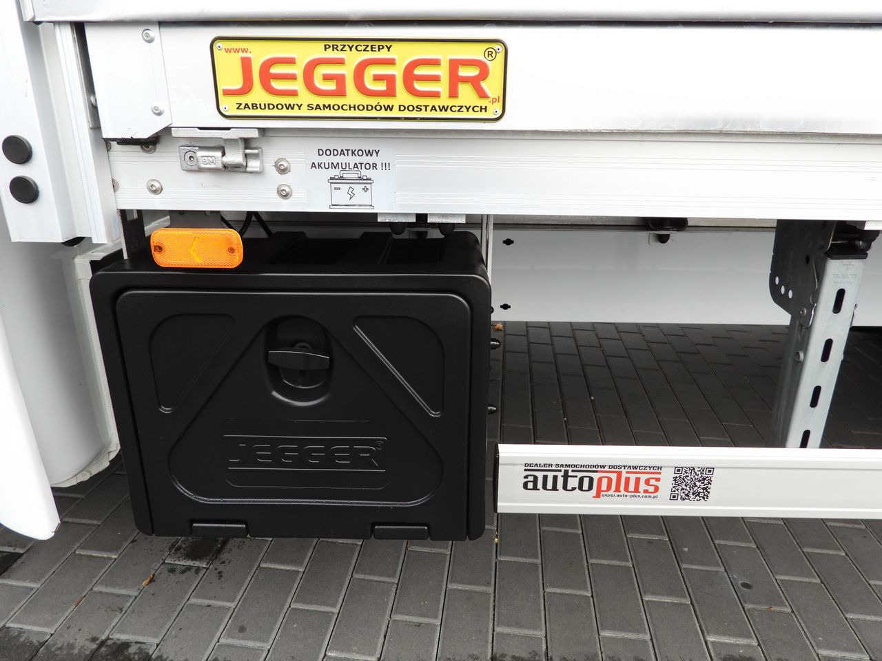 Curtain side van RENAULT MASTER TARPAULIN 10 PALLETS WEBASTO CRUISE CONTROL NAVIGATION LED LIGHTS TWIN WHEELS AIR CONDITIONING 165HP: picture 23 Curtain side van RENAULT MASTER TARPAULIN 10 PALLETS WEBASTO CRUISE CONTROL NAVIGATION LED LIGHTS TWIN WHEELS AIR CONDITIONING 165HP: picture 23