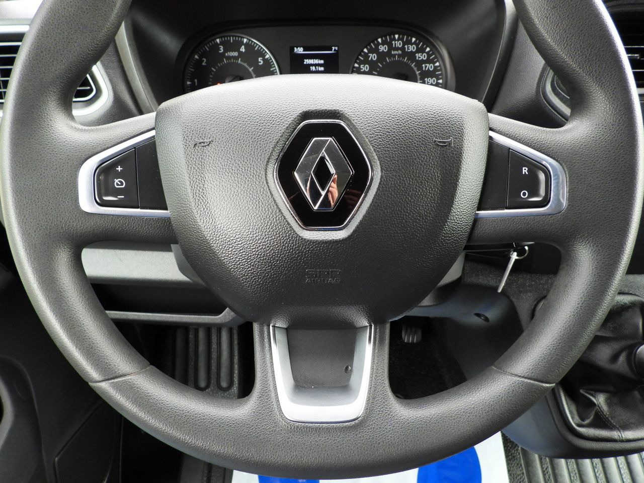 Curtain side van RENAULT MASTER TARPAULIN 10 PALLETS WEBASTO CRUISE CONTROL NAVIGATION LED LIGHTS TWIN WHEELS AIR CONDITIONING 165HP: picture 35 Curtain side van RENAULT MASTER TARPAULIN 10 PALLETS WEBASTO CRUISE CONTROL NAVIGATION LED LIGHTS TWIN WHEELS AIR CONDITIONING 165HP: picture 35