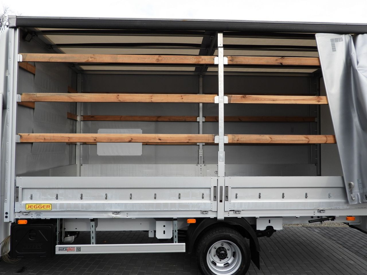 Curtain side van RENAULT MASTER TARPAULIN 10 PALLETS WEBASTO CRUISE CONTROL NAVIGATION LED LIGHTS TWIN WHEELS AIR CONDITIONING 165HP: picture 28 Curtain side van RENAULT MASTER TARPAULIN 10 PALLETS WEBASTO CRUISE CONTROL NAVIGATION LED LIGHTS TWIN WHEELS AIR CONDITIONING 165HP: picture 28