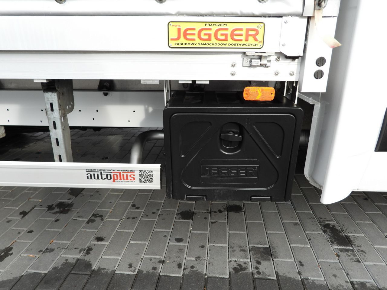 Curtain side van RENAULT MASTER TARPAULIN 10 PALLETS WEBASTO CRUISE CONTROL NAVIGATION LED LIGHTS TWIN WHEELS AIR CONDITIONING 165HP: picture 24 Curtain side van RENAULT MASTER TARPAULIN 10 PALLETS WEBASTO CRUISE CONTROL NAVIGATION LED LIGHTS TWIN WHEELS AIR CONDITIONING 165HP: picture 24