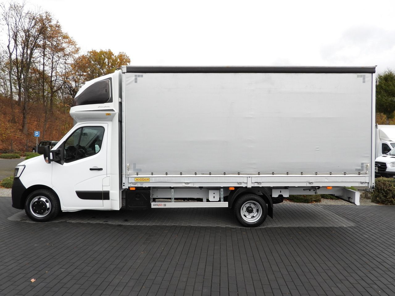 Curtain side van RENAULT MASTER TARPAULIN 10 PALLETS WEBASTO CRUISE CONTROL NAVIGATION LED LIGHTS TWIN WHEELS AIR CONDITIONING 165HP: picture 9 Curtain side van RENAULT MASTER TARPAULIN 10 PALLETS WEBASTO CRUISE CONTROL NAVIGATION LED LIGHTS TWIN WHEELS AIR CONDITIONING 165HP: picture 9