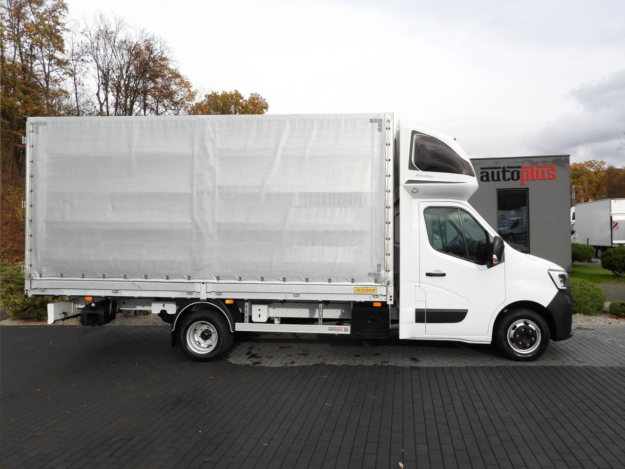 Curtain side van RENAULT MASTER TARPAULIN 10 PALLETS WEBASTO CRUISE CONTROL NAVIGATION LED LIGHTS TWIN WHEELS AIR CONDITIONING 165HP: picture 7 Curtain side van RENAULT MASTER TARPAULIN 10 PALLETS WEBASTO CRUISE CONTROL NAVIGATION LED LIGHTS TWIN WHEELS AIR CONDITIONING 165HP: picture 7