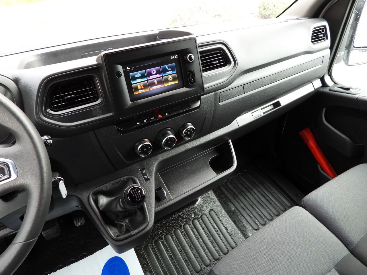 Curtain side van RENAULT MASTER TARPAULIN 10 PALLETS WEBASTO CRUISE CONTROL NAVIGATION LED LIGHTS TWIN WHEELS AIR CONDITIONING 165HP: picture 36 Curtain side van RENAULT MASTER TARPAULIN 10 PALLETS WEBASTO CRUISE CONTROL NAVIGATION LED LIGHTS TWIN WHEELS AIR CONDITIONING 165HP: picture 36