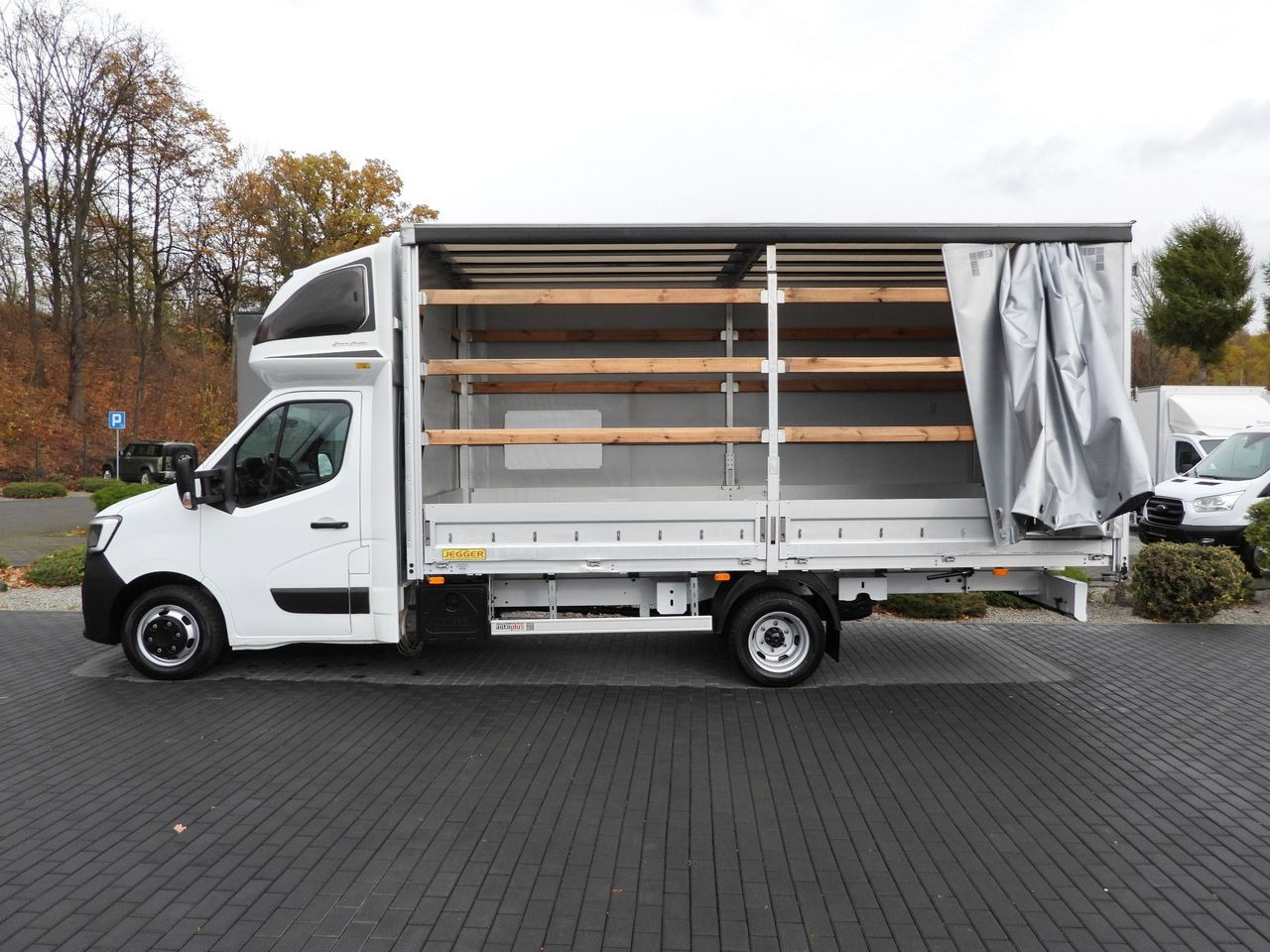 Curtain side van RENAULT MASTER TARPAULIN 10 PALLETS WEBASTO CRUISE CONTROL NAVIGATION LED LIGHTS TWIN WHEELS AIR CONDITIONING 165HP: picture 8 Curtain side van RENAULT MASTER TARPAULIN 10 PALLETS WEBASTO CRUISE CONTROL NAVIGATION LED LIGHTS TWIN WHEELS AIR CONDITIONING 165HP: picture 8