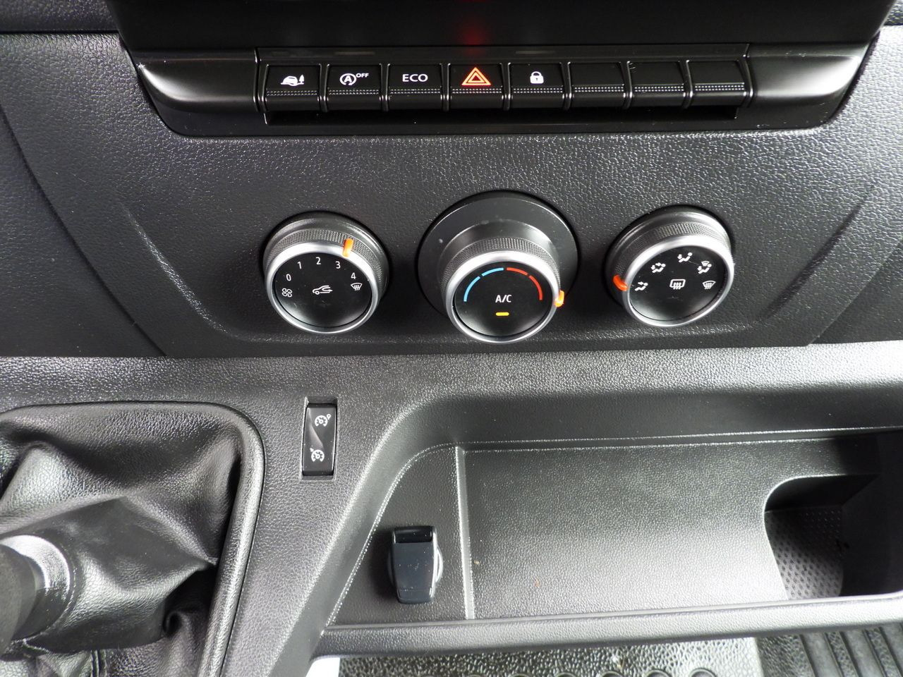 Curtain side van RENAULT MASTER TARPAULIN 10 PALLETS WEBASTO CRUISE CONTROL NAVIGATION LED LIGHTS TWIN WHEELS AIR CONDITIONING 165HP: picture 40 Curtain side van RENAULT MASTER TARPAULIN 10 PALLETS WEBASTO CRUISE CONTROL NAVIGATION LED LIGHTS TWIN WHEELS AIR CONDITIONING 165HP: picture 40