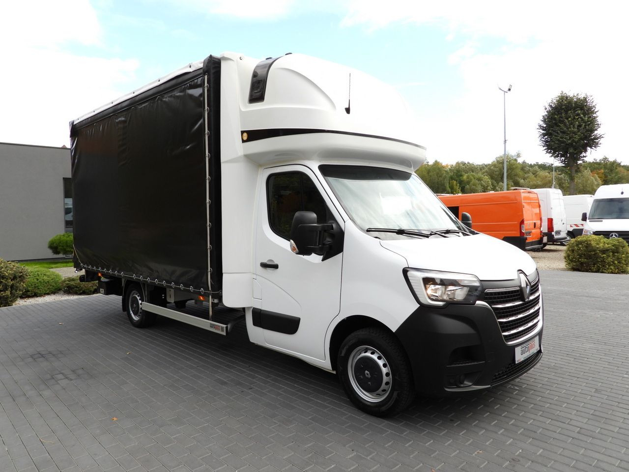 RENAULT MASTER TARPAULIN LIFT 10 PALLETS CRUISE CONTROL LED LIGHTS AIR CONDITIONING 165HP - Curtain side van: picture 4 RENAULT MASTER TARPAULIN LIFT 10 PALLETS CRUISE CONTROL LED LIGHTS AIR CONDITIONING 165HP - Curtain side van: picture 4