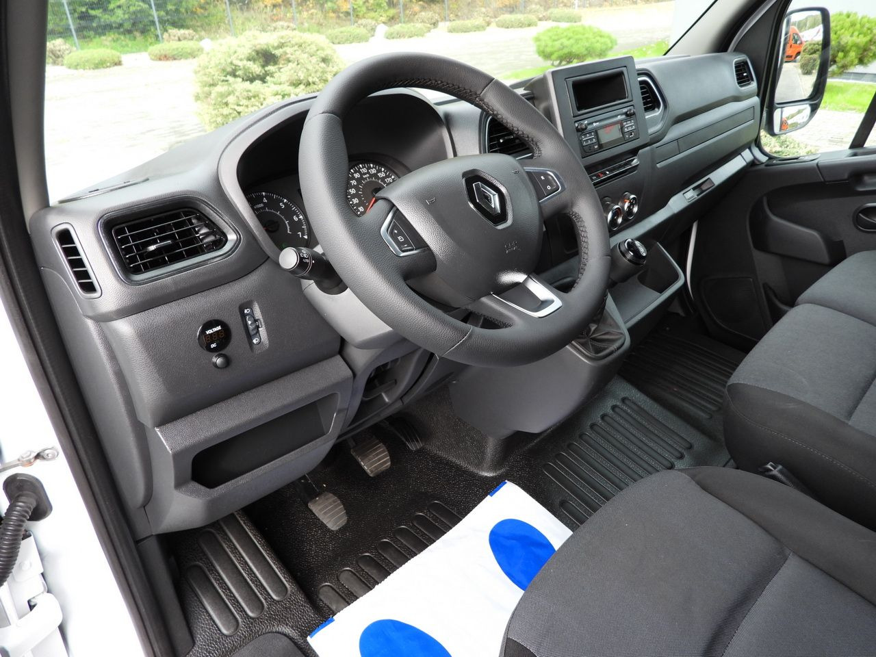 RENAULT MASTER TARPAULIN LIFT 10 PALLETS CRUISE CONTROL LED LIGHTS AIR CONDITIONING 165HP - Curtain side van: picture 2 RENAULT MASTER TARPAULIN LIFT 10 PALLETS CRUISE CONTROL LED LIGHTS AIR CONDITIONING 165HP - Curtain side van: picture 2