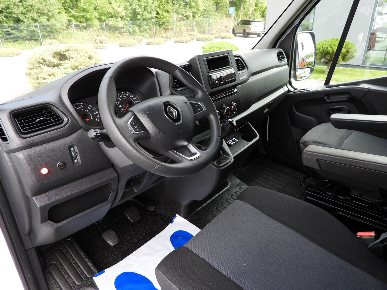 RENAULT MASTER TARPAULIN LIFT 8 PALLETS CRUISE CONTROL LED LIGHTS AIR CONDITIONING 145HP - Curtain side van: picture 2 RENAULT MASTER TARPAULIN LIFT 8 PALLETS CRUISE CONTROL LED LIGHTS AIR CONDITIONING 145HP - Curtain side van: picture 2