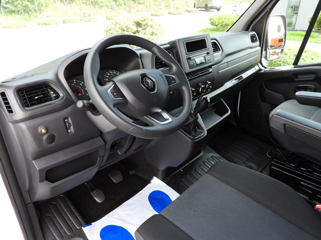 RENAULT MASTER TARPAULIN LIFT 9 PALLETS WEBASTO CRUISE CONTROL LED LIGHTS PNEUMATICS AIR CONDITIONING 165HP - Curtain side van: picture 2 RENAULT MASTER TARPAULIN LIFT 9 PALLETS WEBASTO CRUISE CONTROL LED LIGHTS PNEUMATICS AIR CONDITIONING 165HP - Curtain side van: picture 2