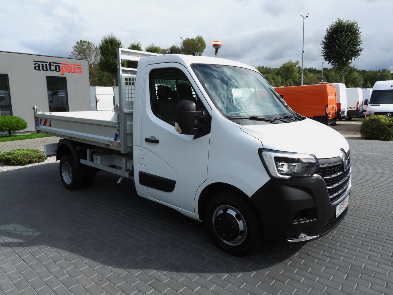 RENAULT MASTER TIPPER CRUISE CONTROL LED LIGHTS TWIN WHEELS AIR CONDITIONING 130HP - Tipper van: picture 5 RENAULT MASTER TIPPER CRUISE CONTROL LED LIGHTS TWIN WHEELS AIR CONDITIONING 130HP - Tipper van: picture 5