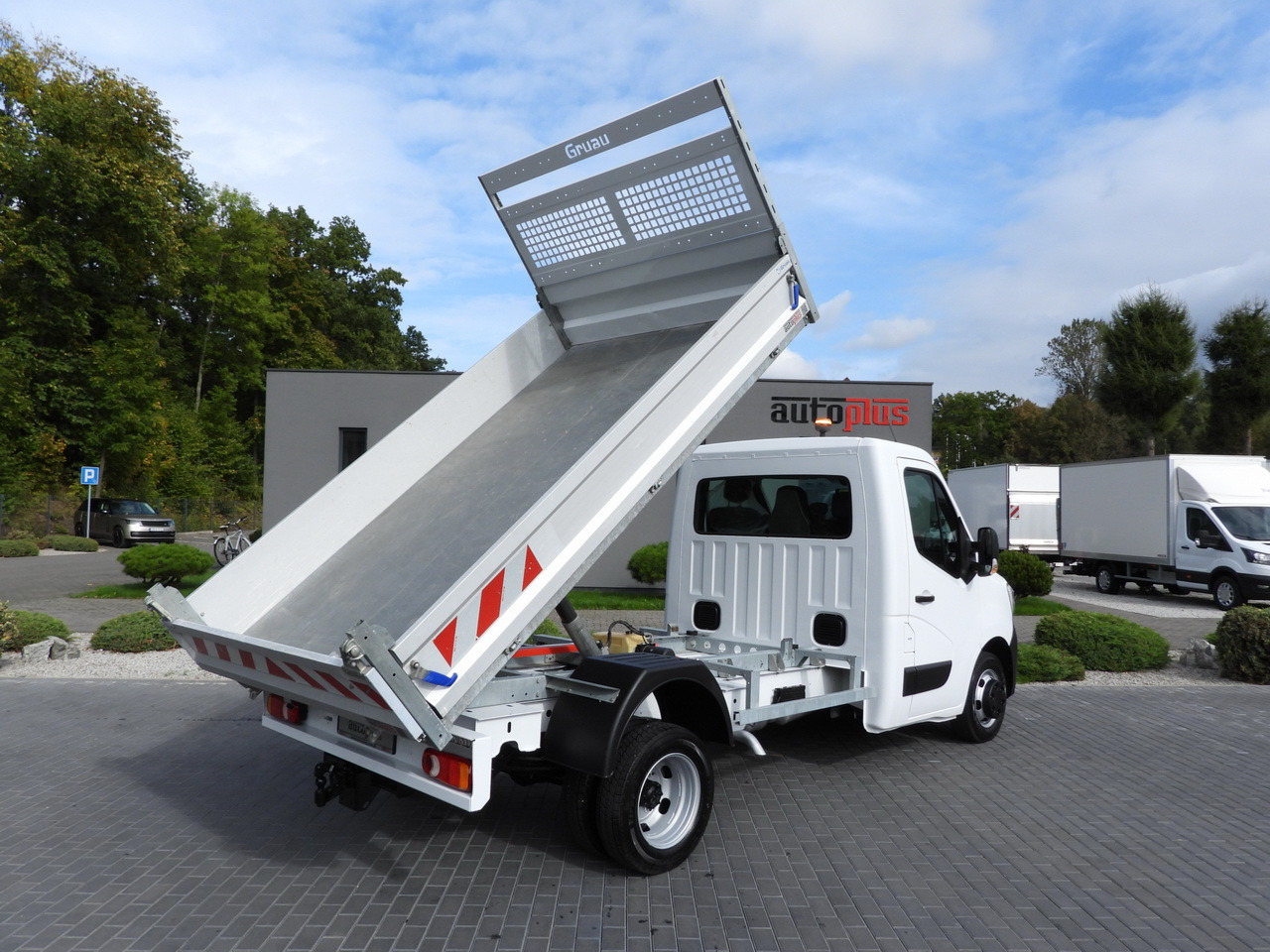 RENAULT MASTER TIPPER CRUISE CONTROL LED LIGHTS TWIN WHEELS AIR CONDITIONING 130HP - Tipper van: picture 4 RENAULT MASTER TIPPER CRUISE CONTROL LED LIGHTS TWIN WHEELS AIR CONDITIONING 130HP - Tipper van: picture 4