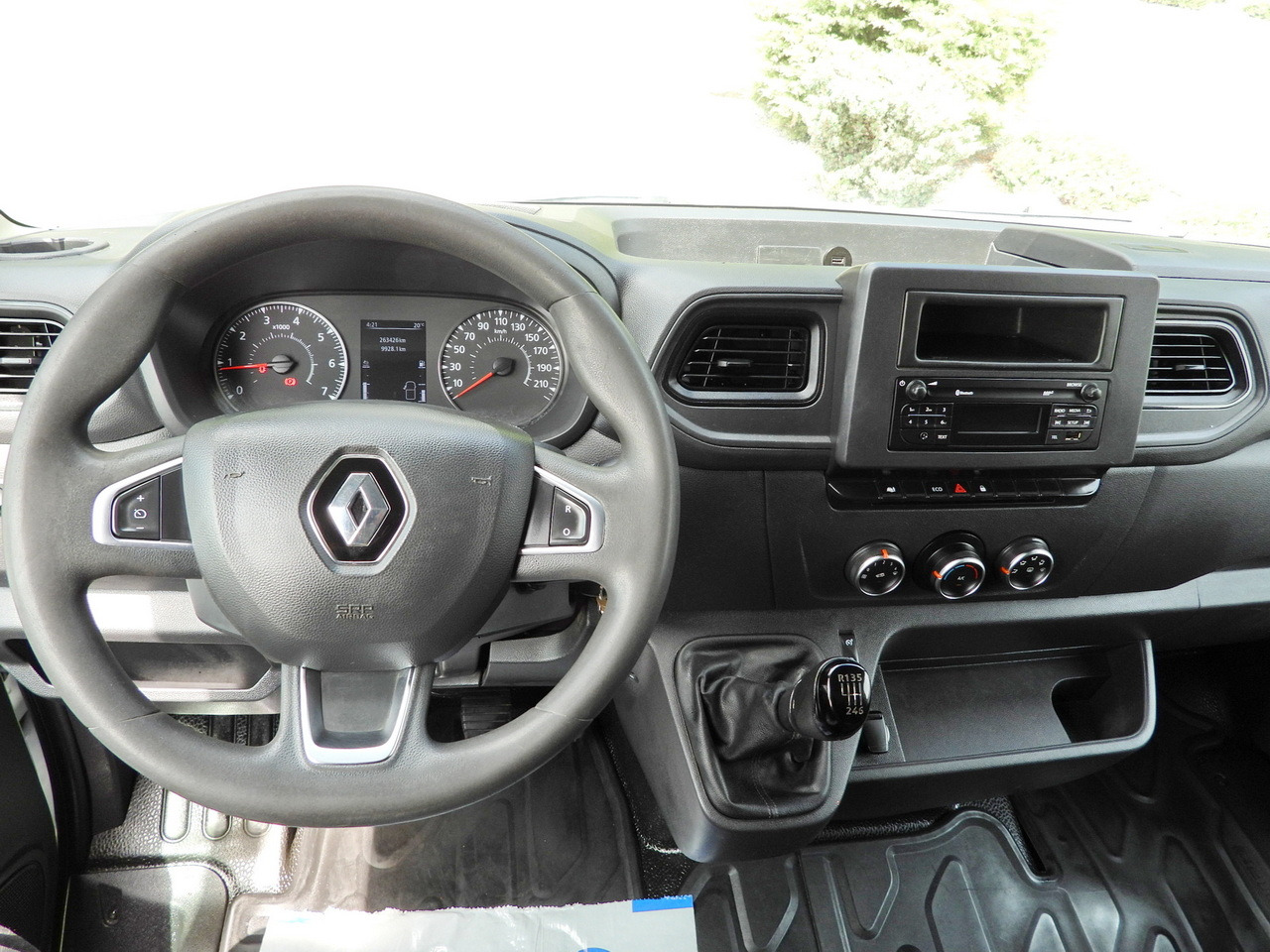 RENAULT MASTER TIPPER CRUISE CONTROL LED LIGHTS TWIN WHEELS AIR CONDITIONING 130HP - Tipper van: picture 2 RENAULT MASTER TIPPER CRUISE CONTROL LED LIGHTS TWIN WHEELS AIR CONDITIONING 130HP - Tipper van: picture 2