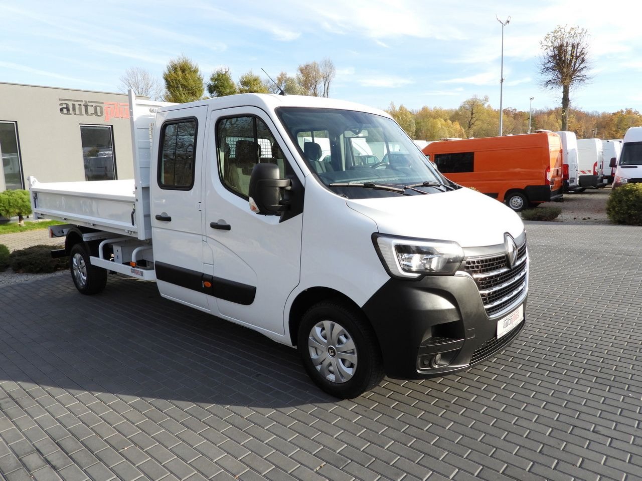 RENAULT MASTER TIPPER DOUBLE CABIN DOKA 6 SEATS CRUISE CONTROL LED LIGHTS AIR CONDITIONING 145HP - Tipper van: picture 4 RENAULT MASTER TIPPER DOUBLE CABIN DOKA 6 SEATS CRUISE CONTROL LED LIGHTS AIR CONDITIONING 145HP - Tipper van: picture 4