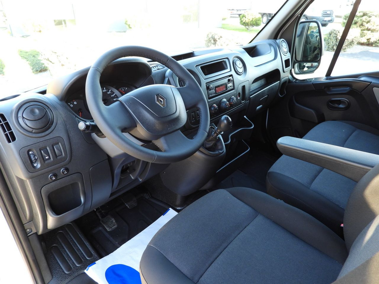 RENAULT MASTER TIPPER DOUBLE CABIN DOKA 7 SEATS CRUISE CONTROL AIR CONDITIONING 145HP - Tipper van: picture 2 RENAULT MASTER TIPPER DOUBLE CABIN DOKA 7 SEATS CRUISE CONTROL AIR CONDITIONING 145HP - Tipper van: picture 2