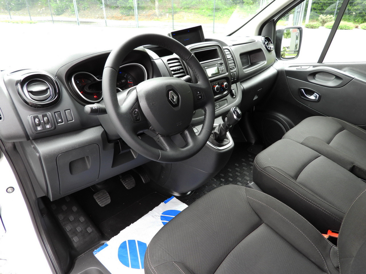 RENAULT TRAFIC REFRIGERATOR VAN -5*C POWER SUPPLY 230V CRUISE CONTROL LED LIGHTS AIR CONDITIONING 120HP - Refrigerated delivery van: picture 2 RENAULT TRAFIC REFRIGERATOR VAN -5*C POWER SUPPLY 230V CRUISE CONTROL LED LIGHTS AIR CONDITIONING 120HP - Refrigerated delivery van: picture 2