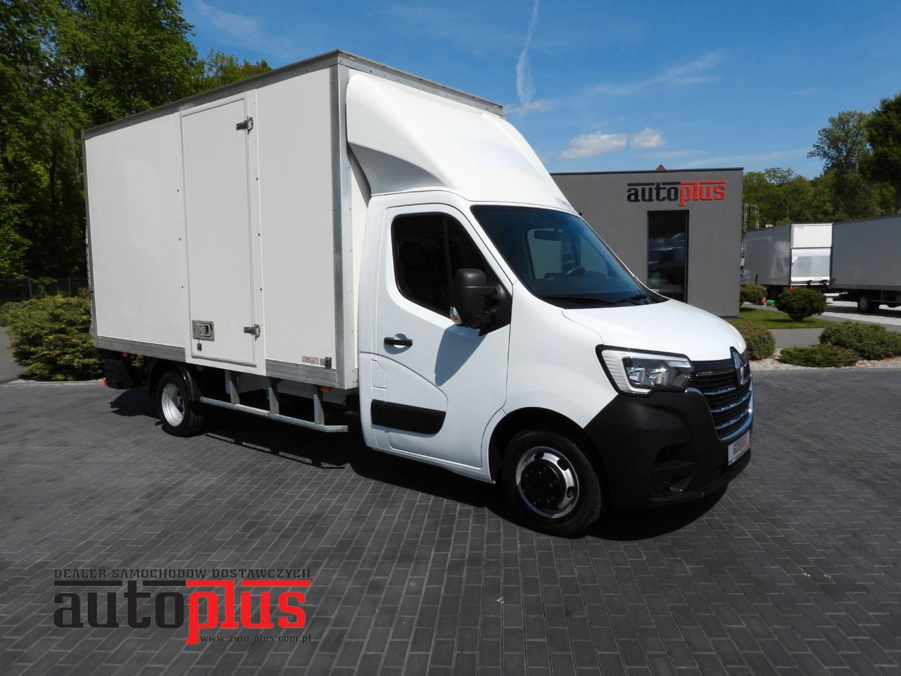 Renault MASTER KOFFER AUFZUG 8 PALETTEN TEMPOMAT NAVI - Closed box van: picture 1 Renault MASTER KOFFER AUFZUG 8 PALETTEN TEMPOMAT NAVI - Closed box van: picture 1