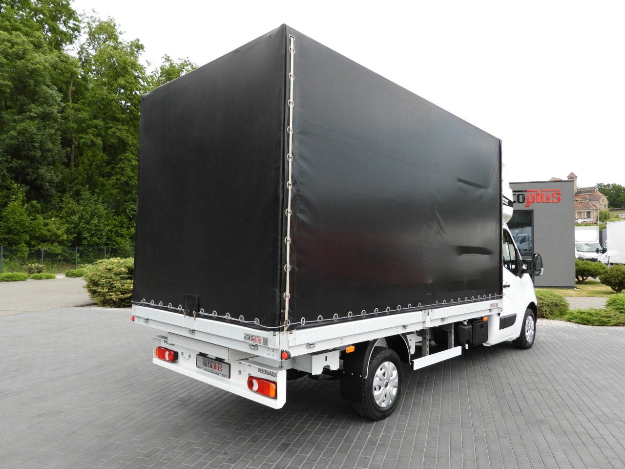 Renault MASTER PRITSCHE PLANE 8 PALETTEN WEBASTO - Curtain side van: picture 3 Renault MASTER PRITSCHE PLANE 8 PALETTEN WEBASTO - Curtain side van: picture 3