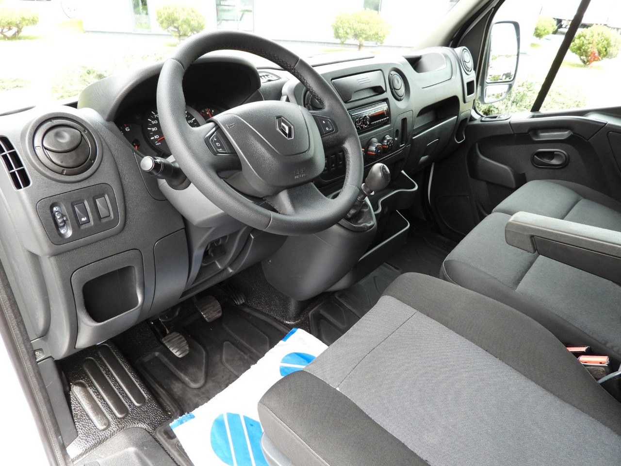 Renault MASTER PRITSCHE PLANE 8 PALETTEN WEBASTO - Curtain side van: picture 2 Renault MASTER PRITSCHE PLANE 8 PALETTEN WEBASTO - Curtain side van: picture 2