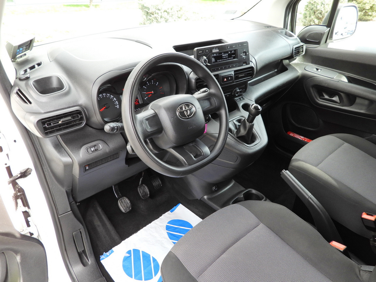 TOYOTA PROACE CITY REFRIGERATOR VAN -15*C POWER SUPPLY 230V CRUISE CONTROL AIR CONDITIONING 100HP - Refrigerated delivery van: picture 2 TOYOTA PROACE CITY REFRIGERATOR VAN -15*C POWER SUPPLY 230V CRUISE CONTROL AIR CONDITIONING 100HP - Refrigerated delivery van: picture 2