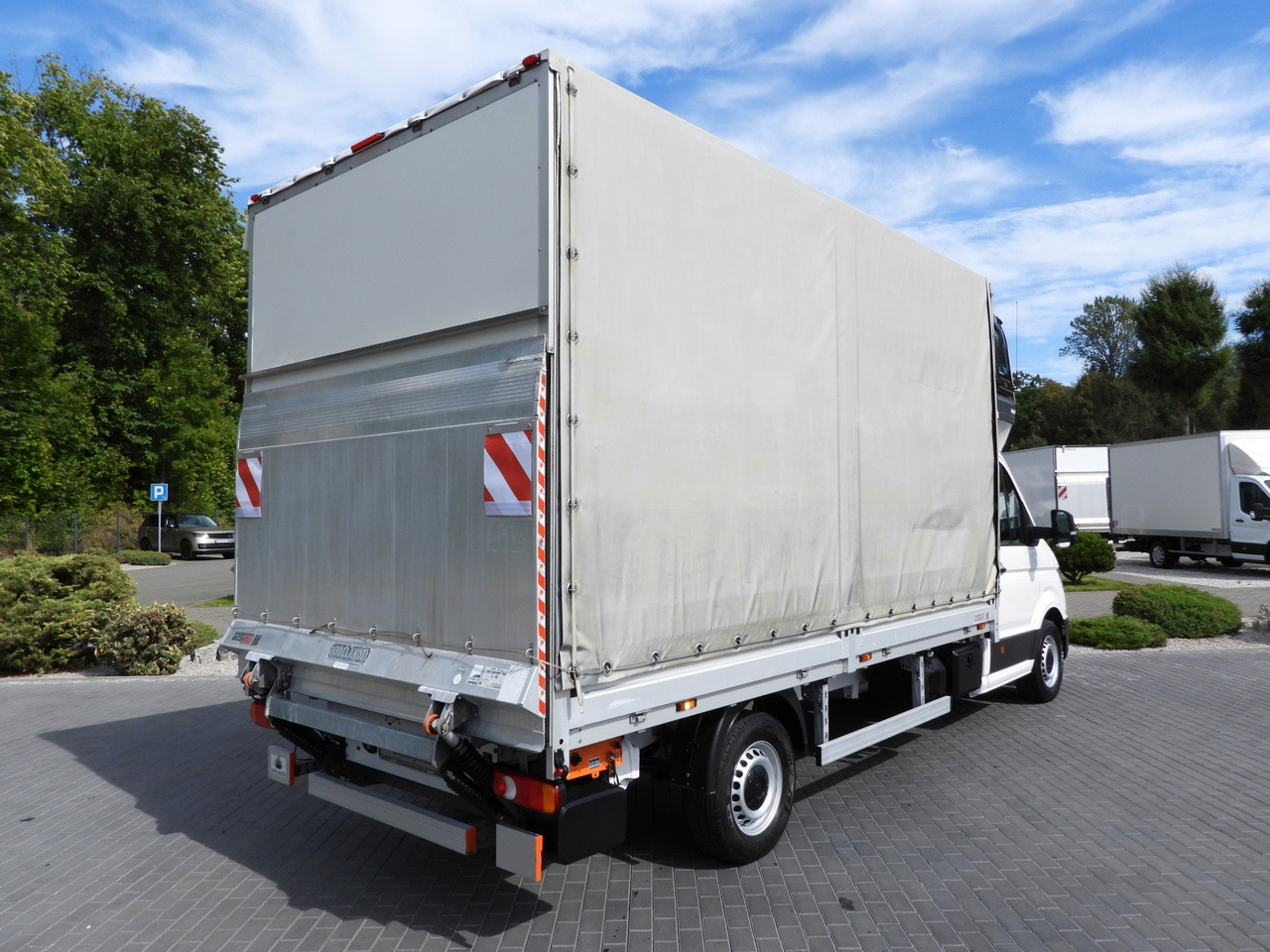 VOLKSWAGEN CRAFTER TARPAULIN LIFT 8 PALLETS WEBASTO CRUISE CONTROL LED LIGHTS AIR CONDITIONING 180HP - Curtain side van: picture 3 VOLKSWAGEN CRAFTER TARPAULIN LIFT 8 PALLETS WEBASTO CRUISE CONTROL LED LIGHTS AIR CONDITIONING 180HP - Curtain side van: picture 3