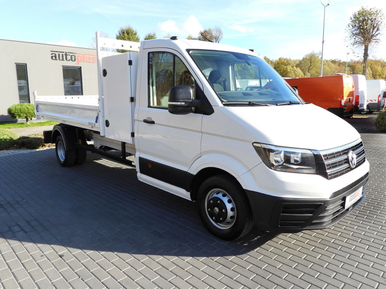 VOLKSWAGEN CRAFTER TIPPER CRUISE CONTROL NAVIGATION TWIN WHEELS AIR CONDITIONING 180HP - Tipper van: picture 4 VOLKSWAGEN CRAFTER TIPPER CRUISE CONTROL NAVIGATION TWIN WHEELS AIR CONDITIONING 180HP - Tipper van: picture 4
