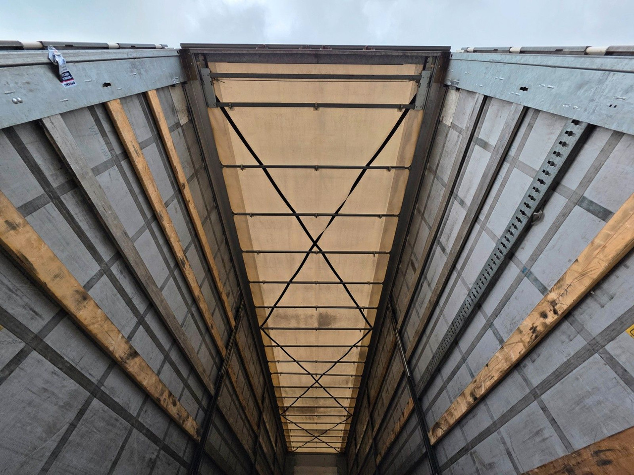 Curtainsider semi-trailer Fliegl SZS320 / Hubdach / EDSCHA / Mega: picture 11