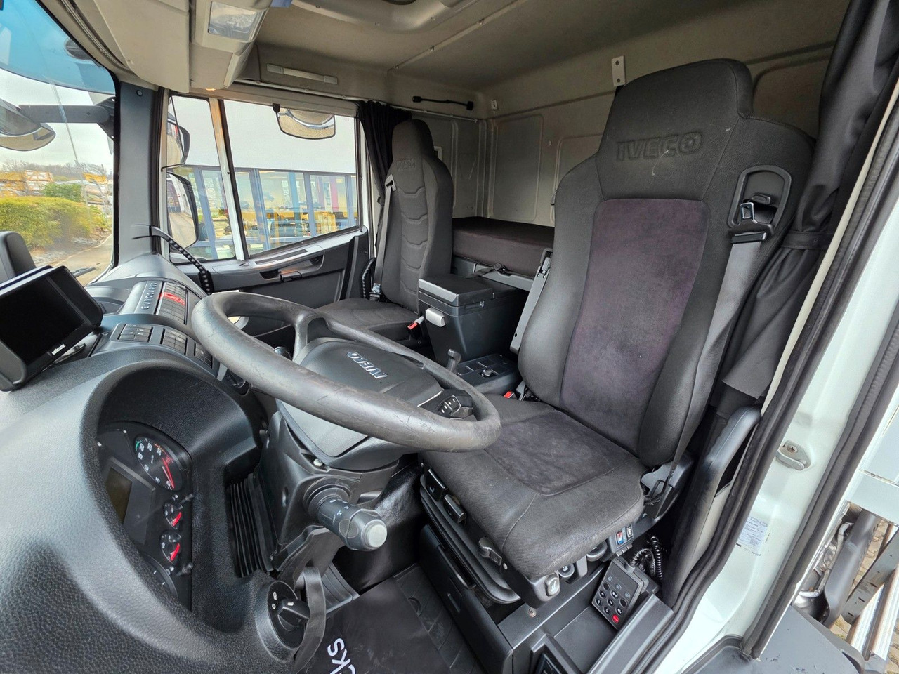 Refrigerator truck Iveco Eurocargo 180-320 / Ldbw / Thermo King: picture 29