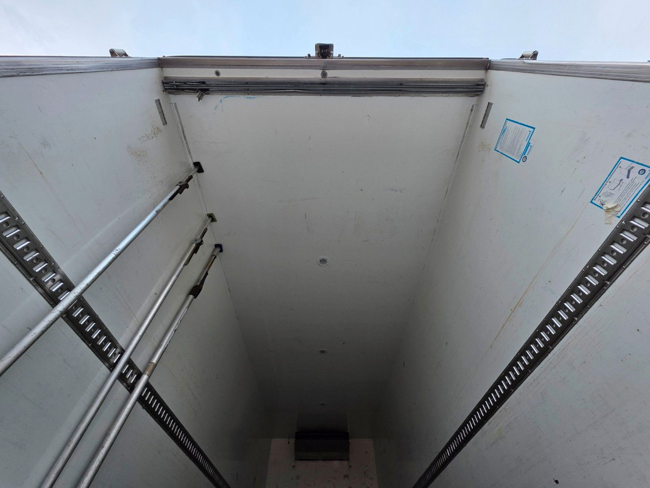 Refrigerator truck Iveco Eurocargo 180-320 / Ldbw / Thermo King: picture 11