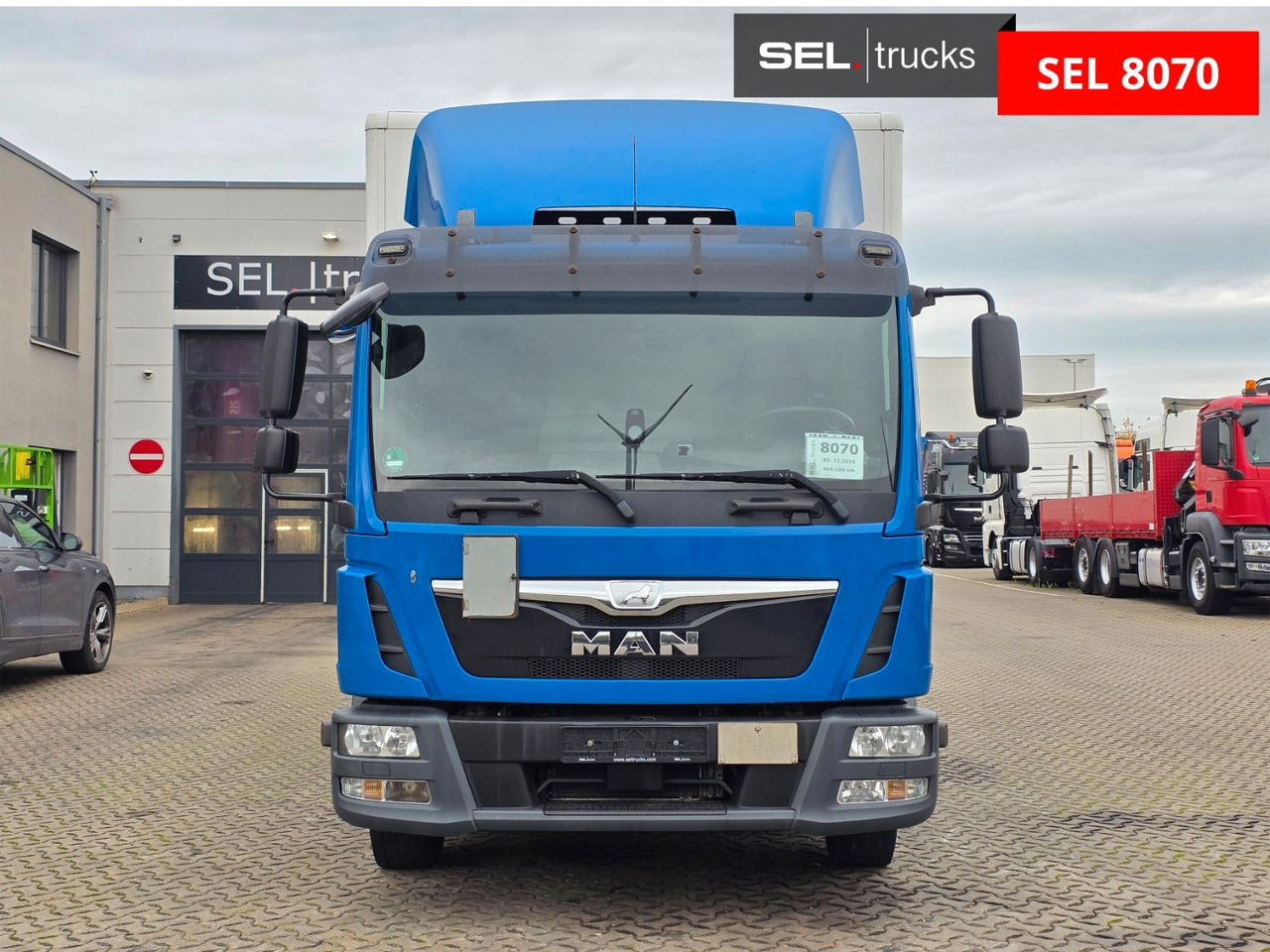 MAN TGL 12.220 4x2 BL / Ladebordwand - Box truck: picture 2 MAN TGL 12.220 4x2 BL / Ladebordwand - Box truck: picture 2