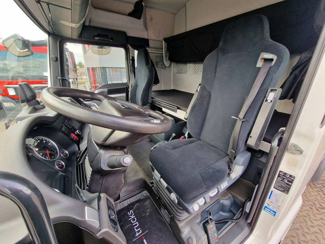Tractor unit MAN TGX 18.400 4x2 LLS-U / ZF Intarder: picture 17