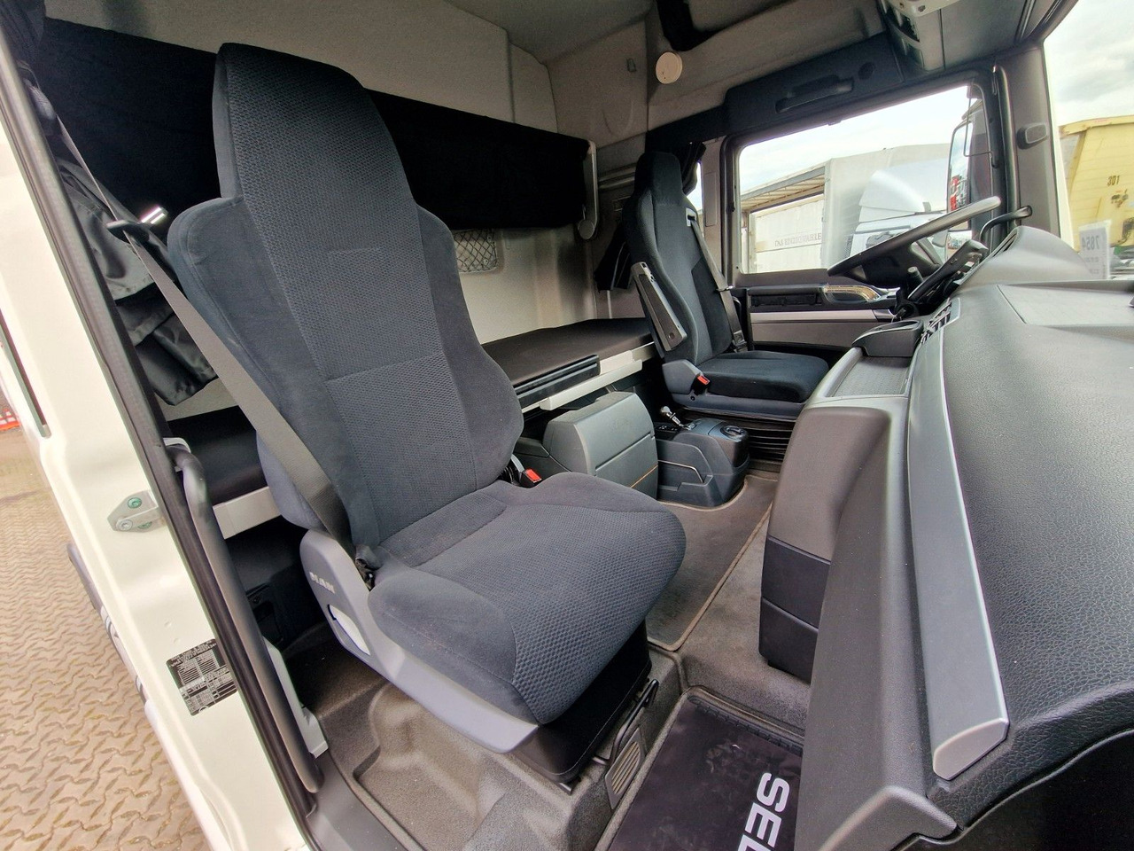 Tractor unit MAN TGX 18.400 4x2 LLS-U / ZF Intarder: picture 19