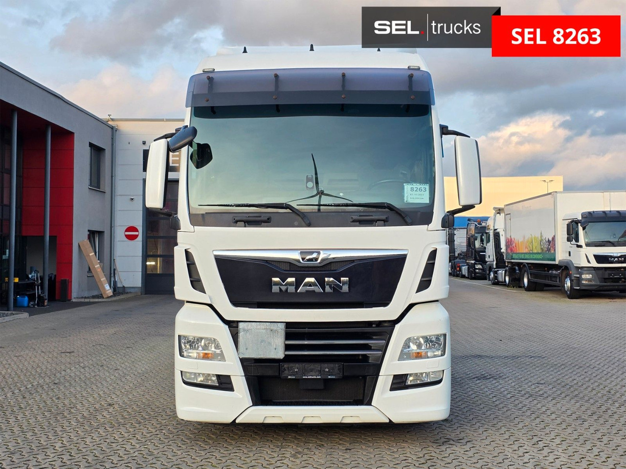 MAN TGX 18.500 4X2 LLS-U / 2 Tanks / Xenon - Tractor unit: picture 2 MAN TGX 18.500 4X2 LLS-U / 2 Tanks / Xenon - Tractor unit: picture 2