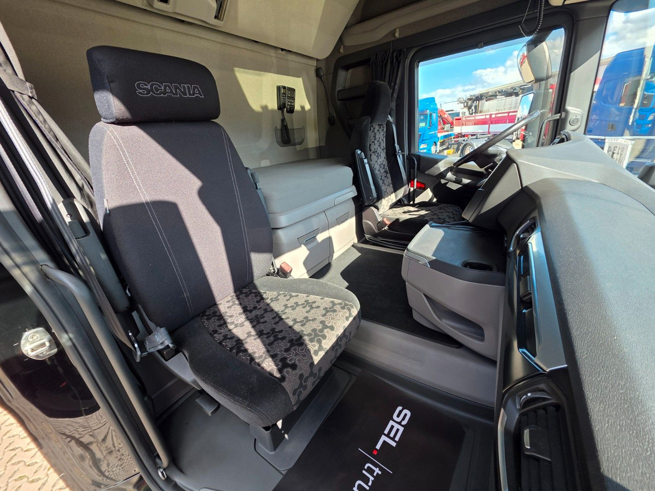 Tractor unit Scania R450 A4x2EB / Retarder: picture 31 Tractor unit Scania R450 A4x2EB / Retarder: picture 31