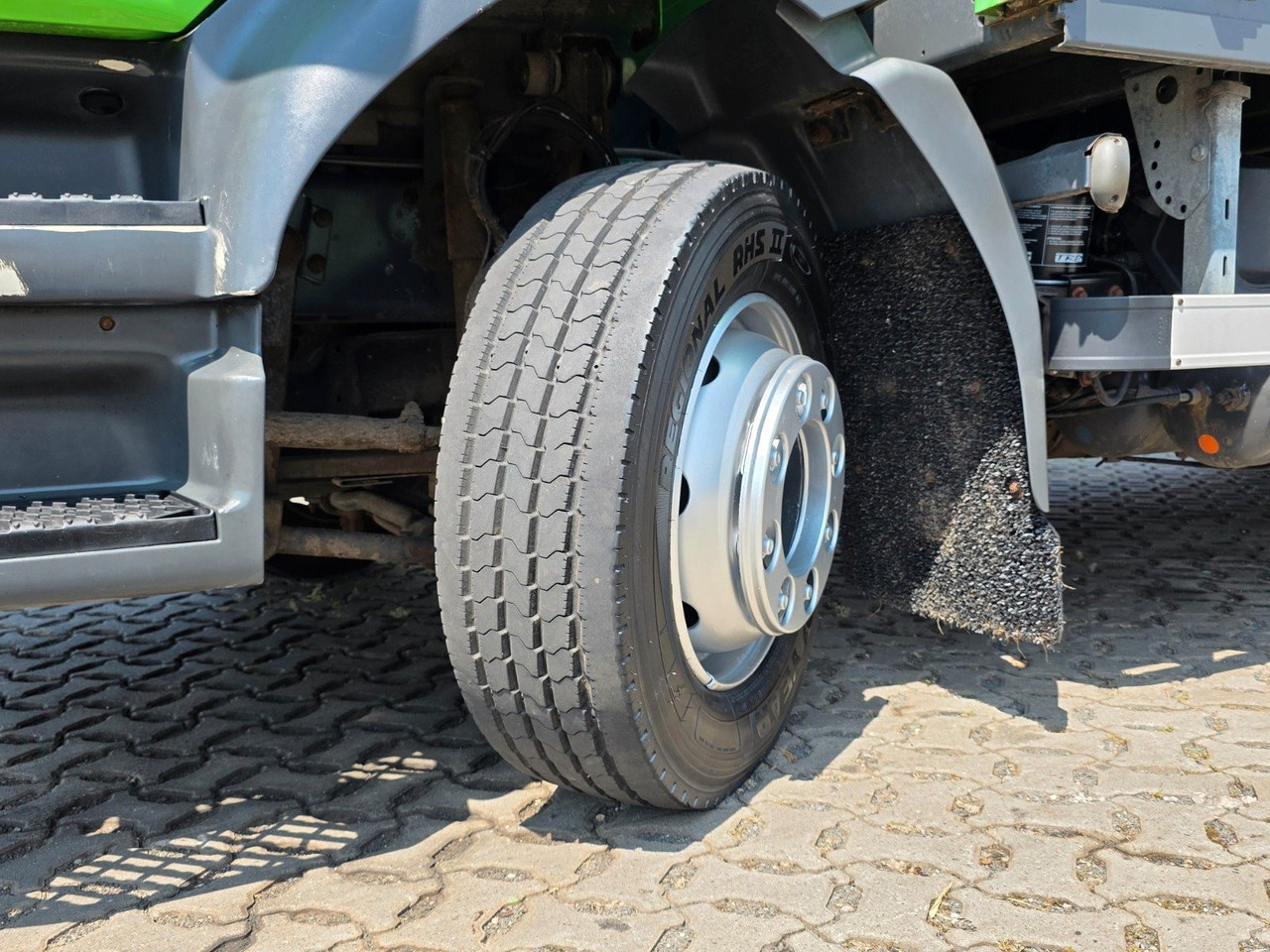 Curtainsider truck Volvo FL 240: picture 27 Curtainsider truck Volvo FL 240: picture 27