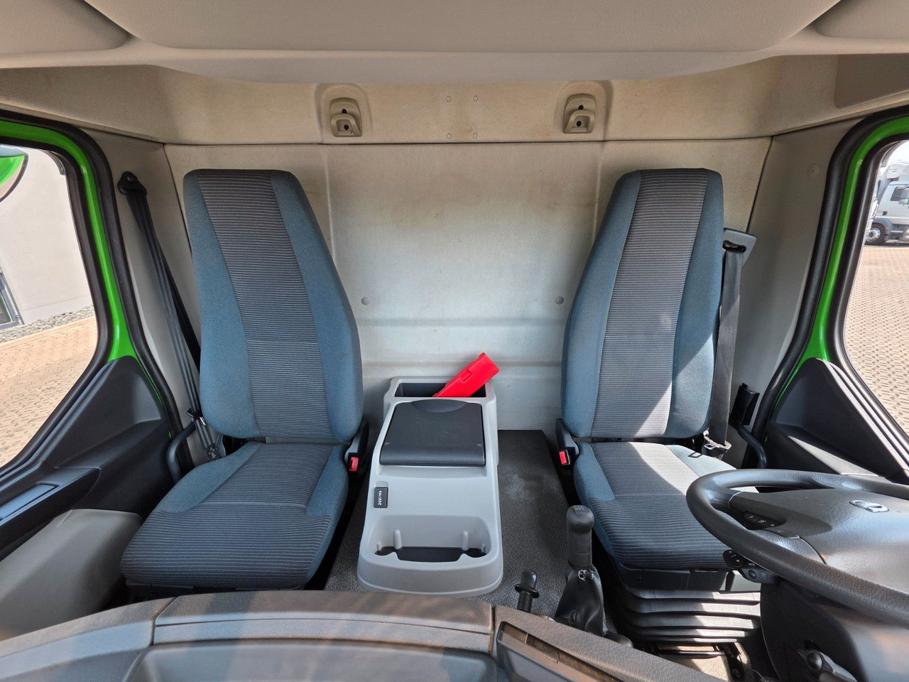 Curtainsider truck Volvo FL 240: picture 20 Curtainsider truck Volvo FL 240: picture 20