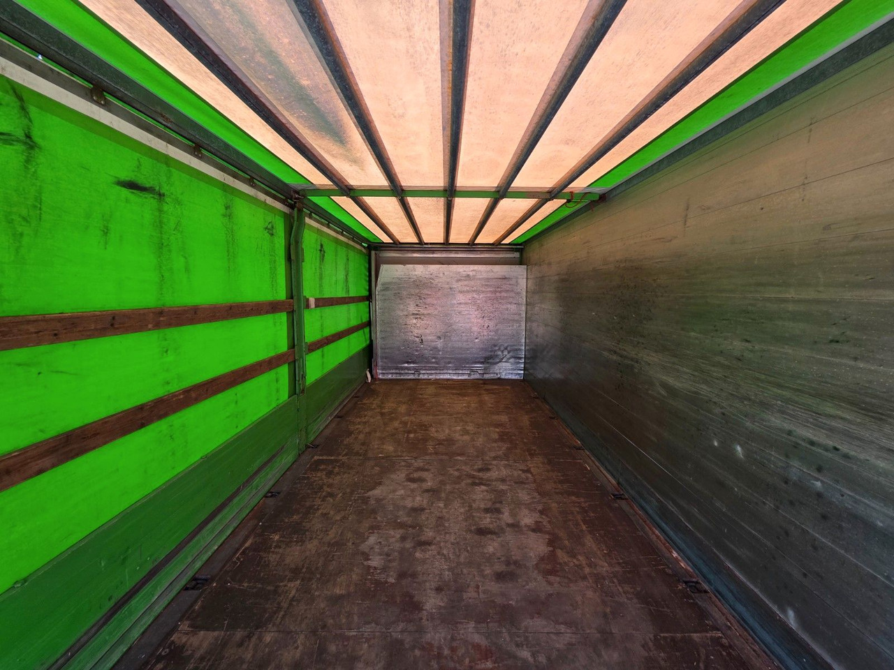 Curtainsider truck Volvo FL 240: picture 10 Curtainsider truck Volvo FL 240: picture 10