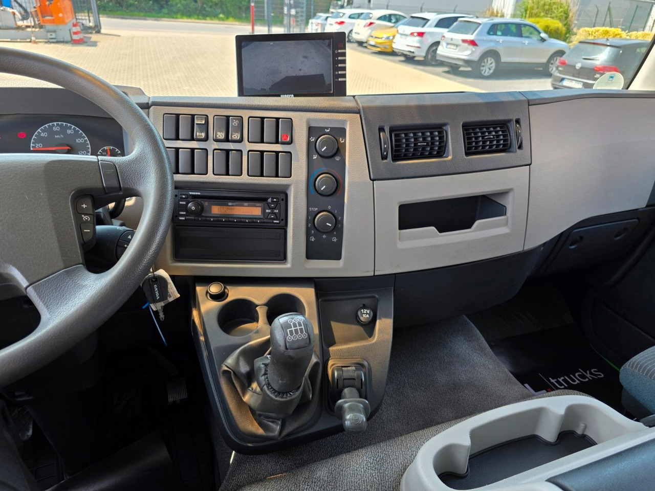 Curtainsider truck Volvo FL 240: picture 24 Curtainsider truck Volvo FL 240: picture 24