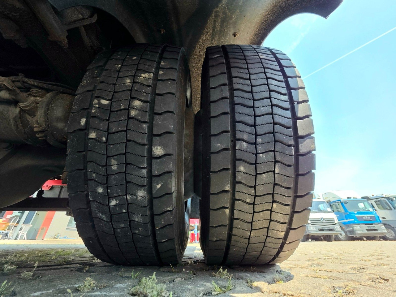 Curtainsider truck Volvo FL 240: picture 29 Curtainsider truck Volvo FL 240: picture 29