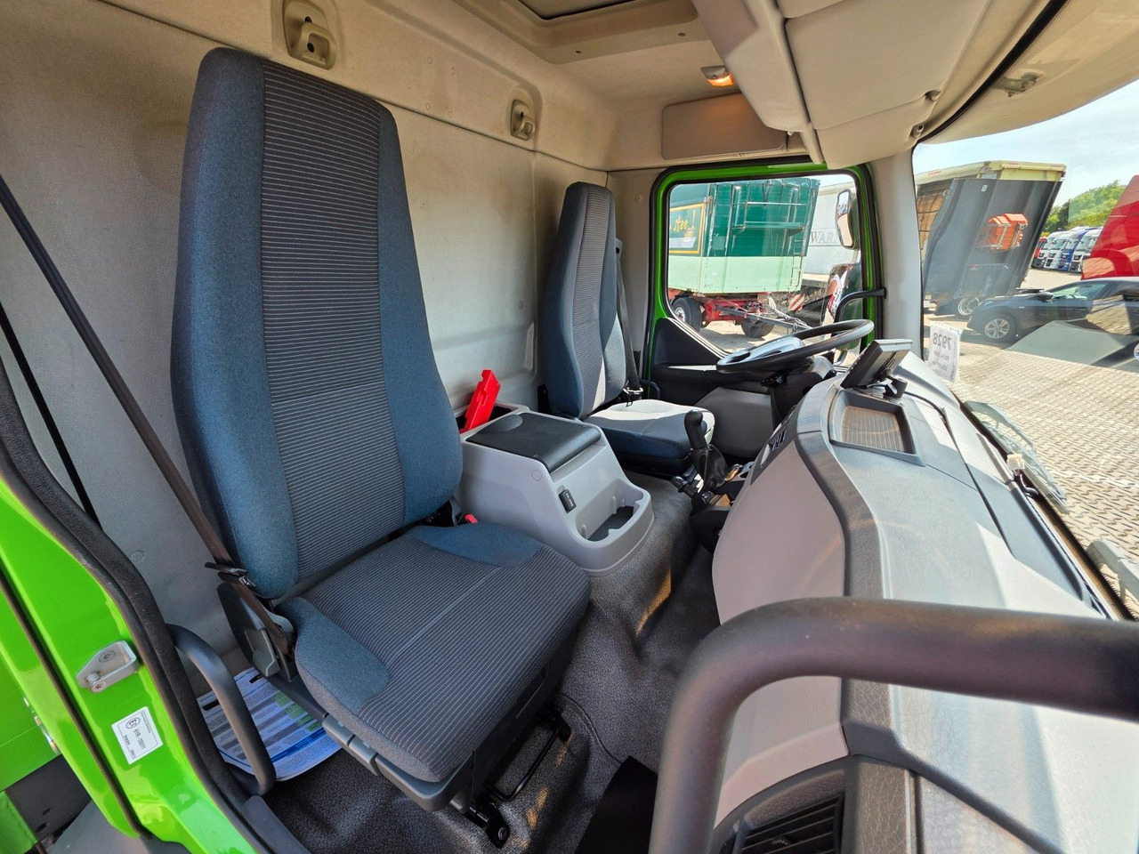 Curtainsider truck Volvo FL 240: picture 19 Curtainsider truck Volvo FL 240: picture 19