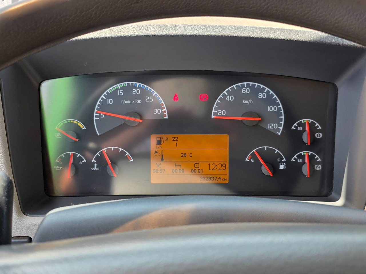 Curtainsider truck Volvo FL 240: picture 22 Curtainsider truck Volvo FL 240: picture 22