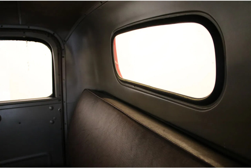 Pickup truck Chevrolet Pick Up Deluxe: picture 9