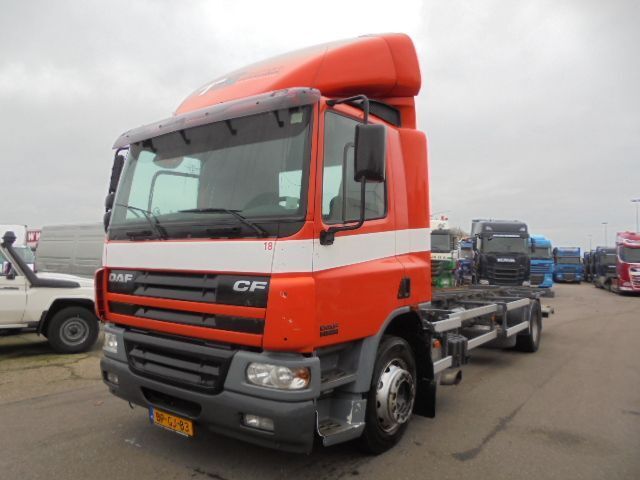 DAF CF 180 - Box truck: picture 1 DAF CF 180 - Box truck: picture 1