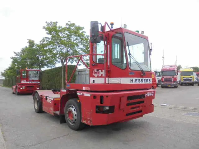 MOL YM 225/4X2 40 KM/H - Terminal tractor: picture 3 MOL YM 225/4X2 40 KM/H - Terminal tractor: picture 3