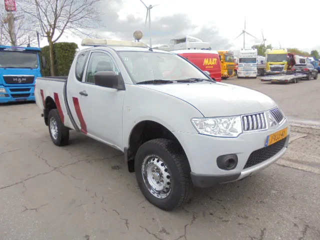 Mitsubishi L200 4X4 PICK-UP - Pickup truck: picture 3 Mitsubishi L200 4X4 PICK-UP - Pickup truck: picture 3