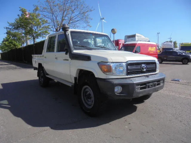Toyota Land Cruiser HJ79L 4X4 CREWCAB PICKUP EXPORT OUTSIDE EU ONLY - Car: picture 3 Toyota Land Cruiser HJ79L 4X4 CREWCAB PICKUP EXPORT OUTSIDE EU ONLY - Car: picture 3