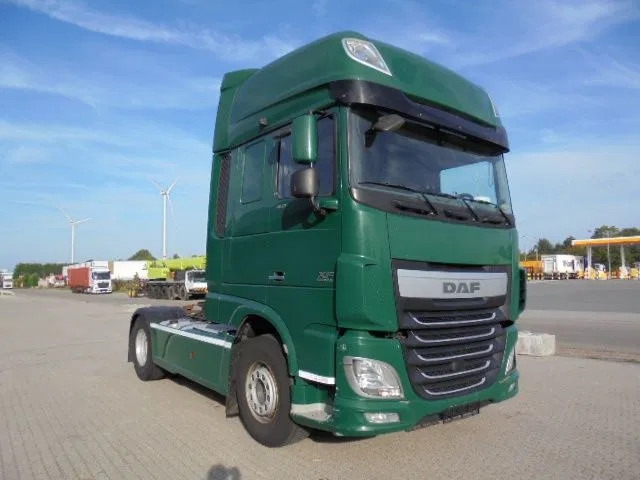 DAF XF 106.460 SUPER SPACE CAB - Tractor unit: picture 3 DAF XF 106.460 SUPER SPACE CAB - Tractor unit: picture 3