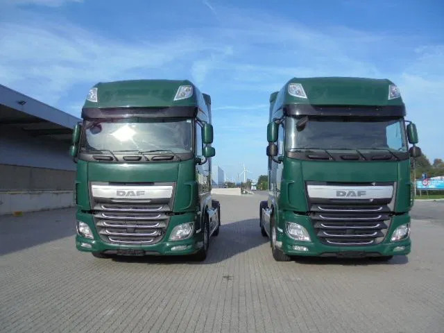 DAF XF 106.460 SUPER SPACE CAB - Tractor unit: picture 2 DAF XF 106.460 SUPER SPACE CAB - Tractor unit: picture 2