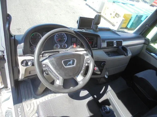 Tractor unit MAN TGS 320 LX: picture 9