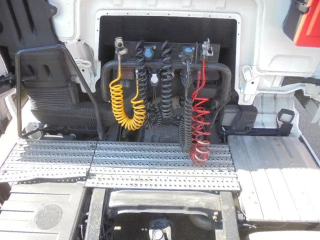 Tractor unit MAN TGS 320 LX: picture 7