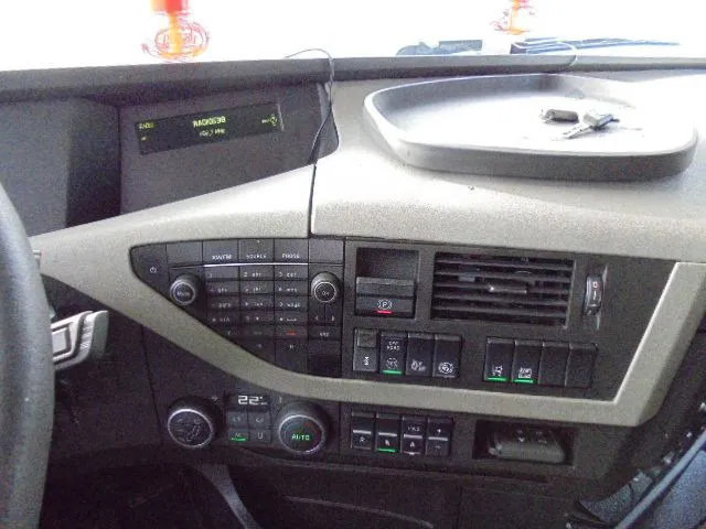 Tractor unit Volvo FH 420 MEGA: picture 13